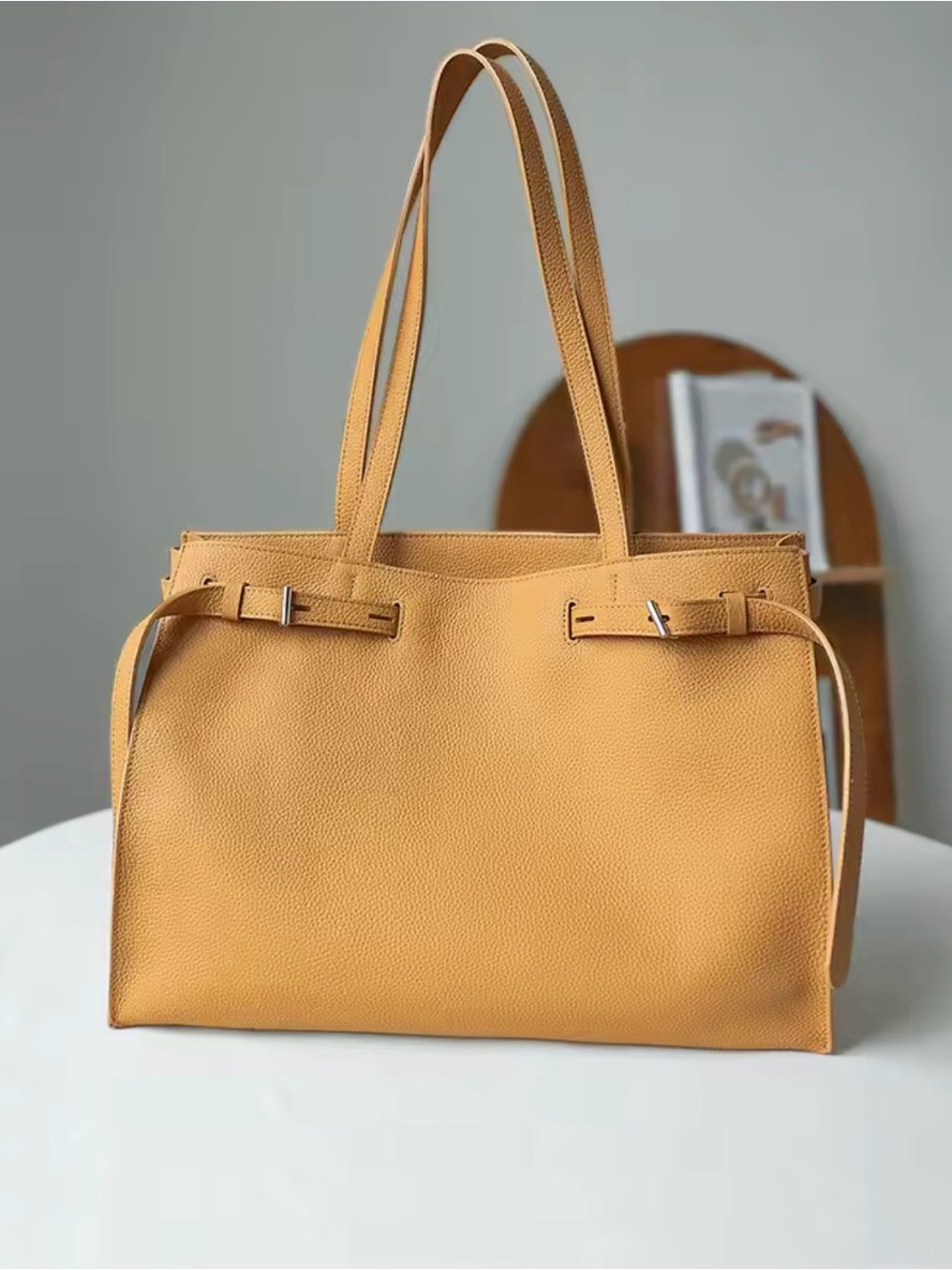 Womenโs Full Grain Leather Tote